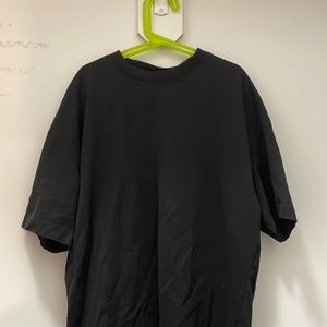 NEW OVERSIVED BLACK TEE